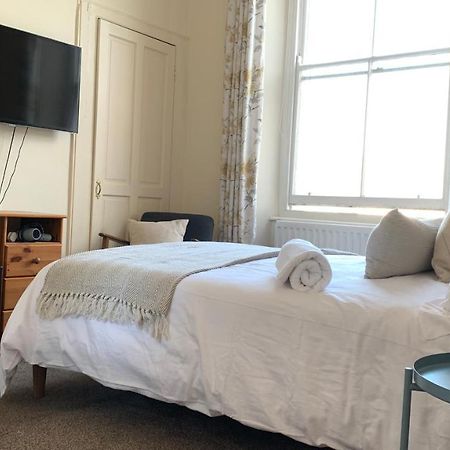 Townhouse II Bed & Breakfast Плимът Екстериор снимка