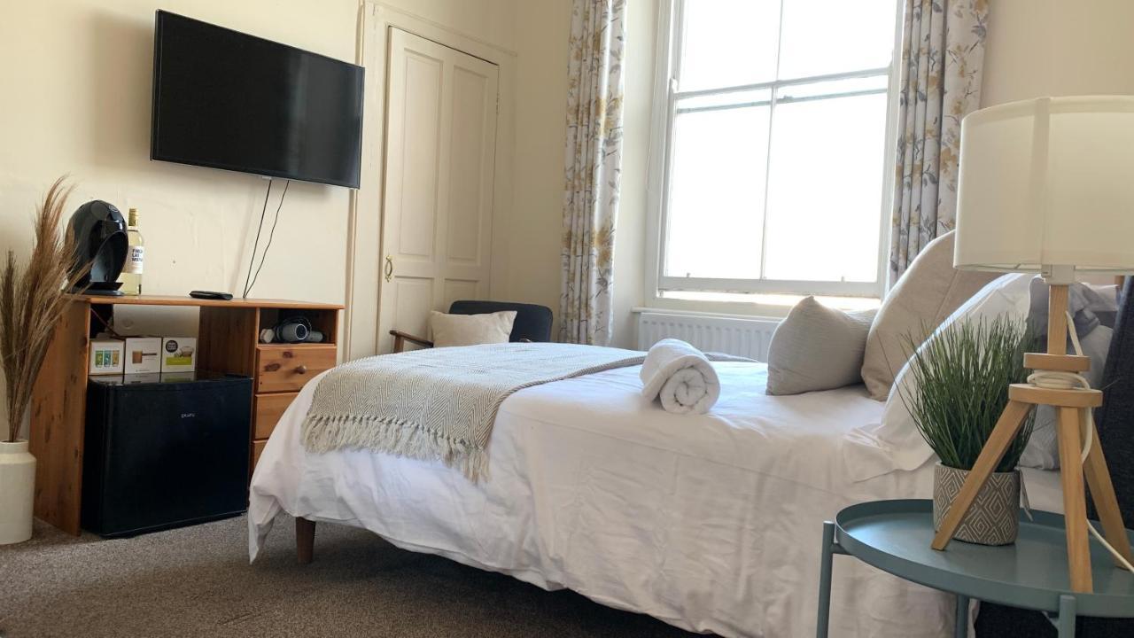Townhouse II Bed & Breakfast Плимът Екстериор снимка