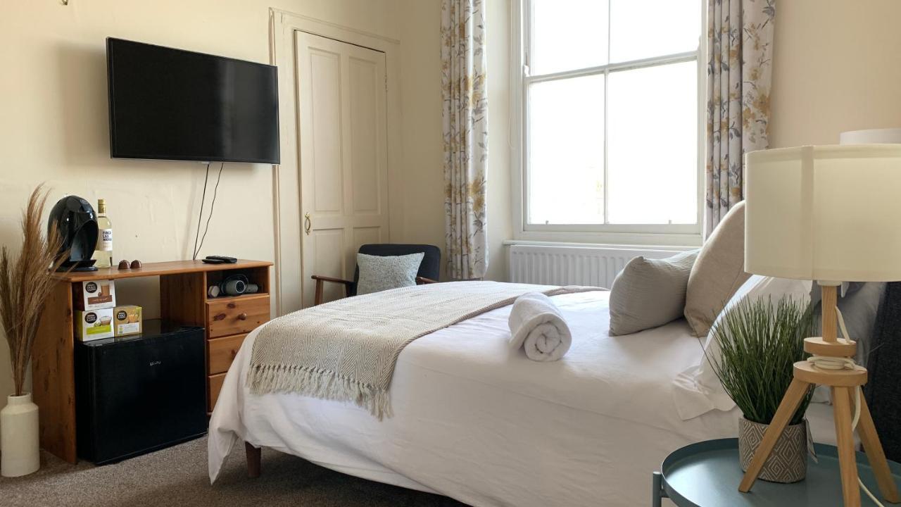 Townhouse II Bed & Breakfast Плимът Екстериор снимка